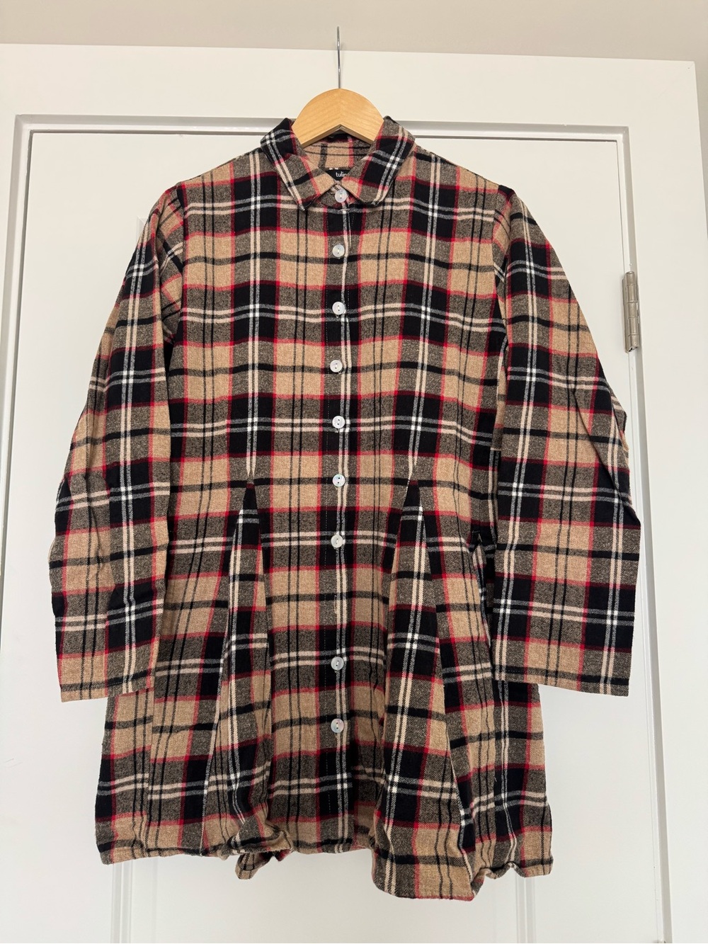 Women's Plaid Button-Down Flannel Shirt - Beige, Black & Red